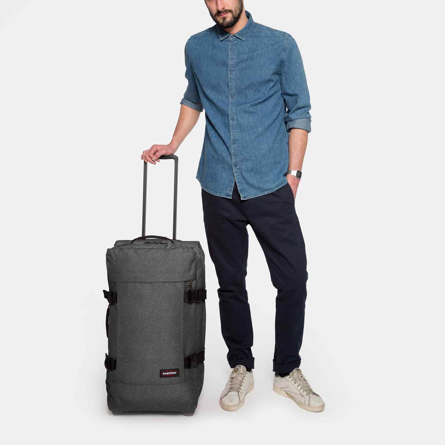 Eastpak Reisetasche mit Rollen Tranverz M black denim