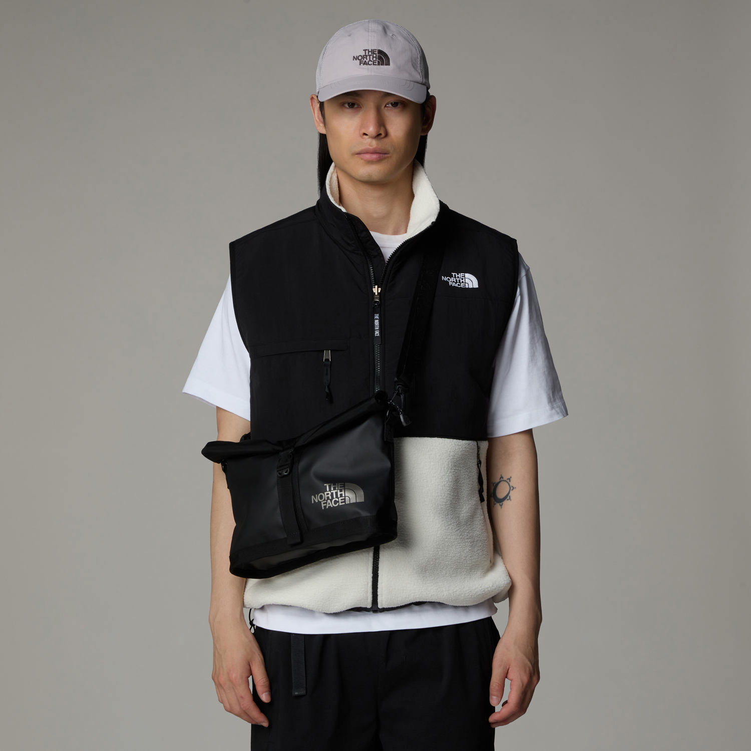 The North Face Tasche Base Camp Shoulder Bag Black/Asphalt Grey Abbildung 4